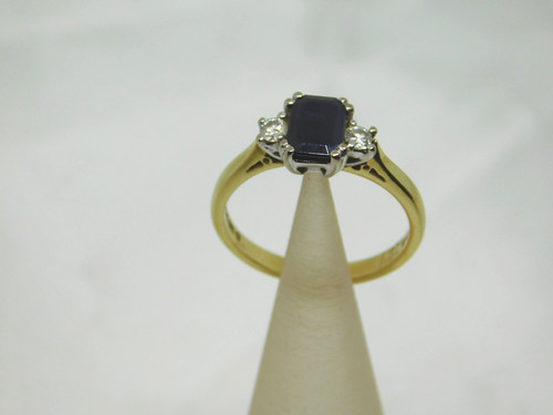 18ct gold sapphire - gold,