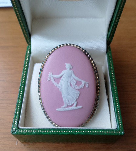 Vintage wedgwood brooch - vintage, brooch/