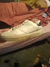 shoes for men size 9, has a