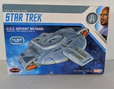 STAR TREK USS Defiant NX-74205