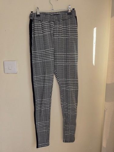 Boohoo size black white - &,