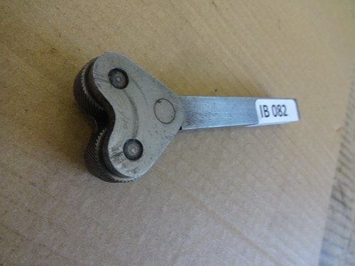 Pivot knurler knurling tool