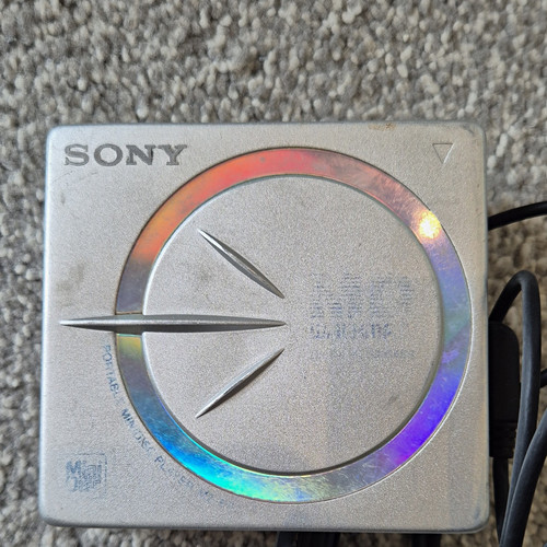 Sony e62 portable minidisc - mz-e62,