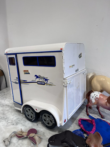 Breyer model horse trailer - horse,