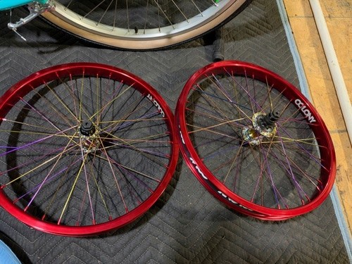 Colony contour rims red - contour,