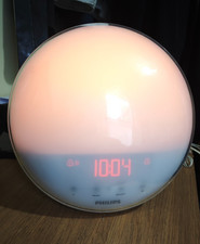 Philips HF3520 Wake-Up Light Alarm Clock with Sunrise Simulation + FM Radio