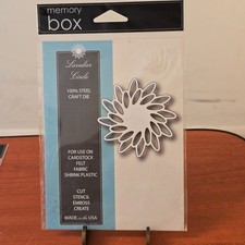 Memory Box Lavalier Circle