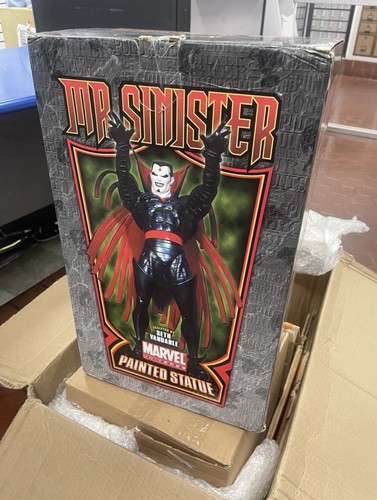 Sinister bowen statue - sinister,