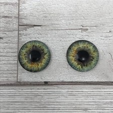 Pair of green glass eyes great for needle felting, taxidermy, cat eye (427)