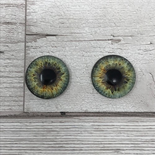 Pair green glass eyes - pair,