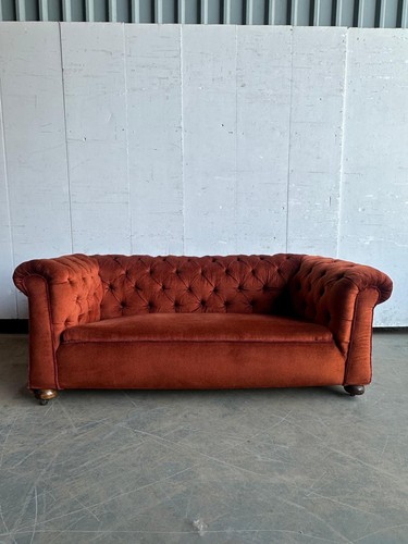 Victorian button upholstered - a,