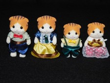 Sylvanian Families Maple Cat Family Figures with Clothes Bundle
