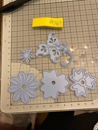Marianne floral flower die set - floral,