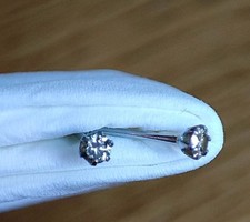 Platinum 900 diamond stud earrings 0.10 total carat diamond