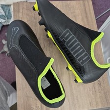 New PUMA Laceless Football