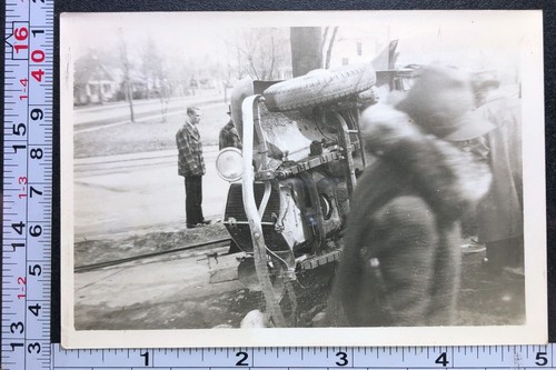 Automobile accident hits pole - accident,