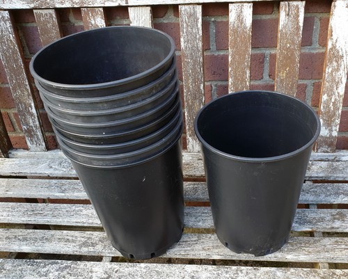 Black plastic plant pots - 9,