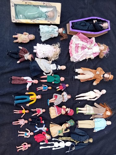 Vintage dollshouse dolls - vintage,