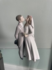 Perfect condition LLADRO 'A Kiss To Remember' #6620 Bride & Groom & Original Box