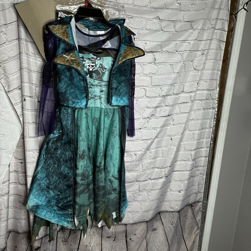Disney descendants disguise - by,