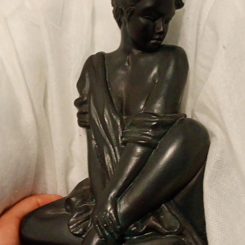 Black freestanding figurine - black,