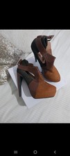 Womans Jeffrey Campbell heels size 5 good condition 