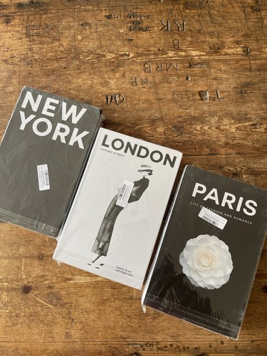 Set hardback book - set, 3