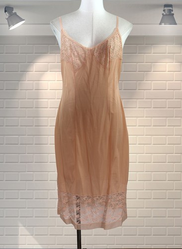 Vintage pretty peachy silky - pretty,