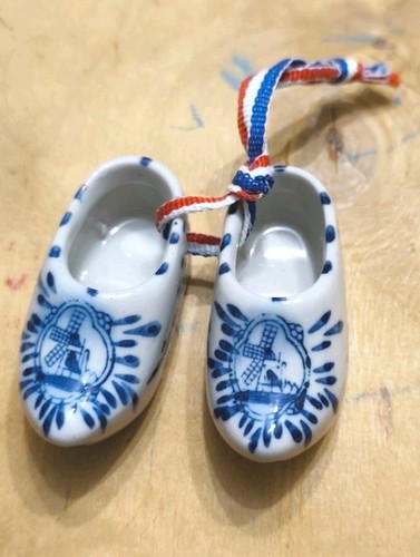 Mini delft blue ceramic clogs - blue,