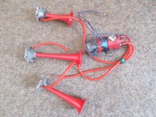 VINTAGE CLASSIC CAR  1970s GENUINE MASERATI ITALY 3 TONE AIR HORNS