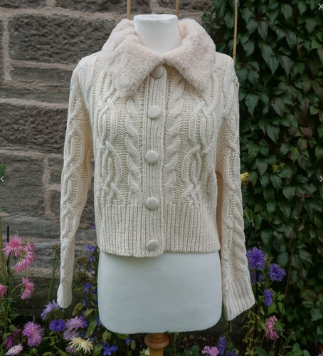 Cropped cable knit cardigan - cropped,