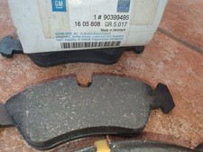 Genuine GM / Vauxhall Vectra Front brake pads 90399495