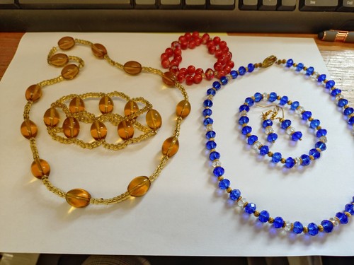 Selection vintage jewellery - of,