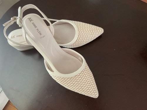 Nice low heeled summer - heeled,