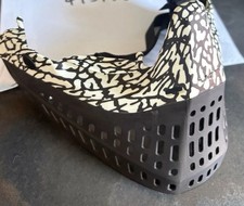 White Mastadon Lowers To For