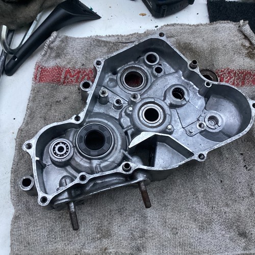 Right engine case - right,