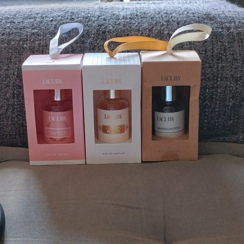 New lacura pack - sandalwood, &