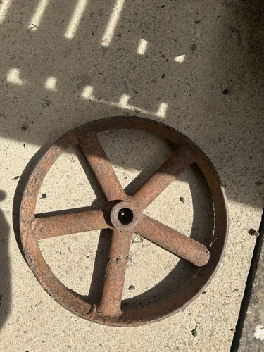 Vintage rusty cast iron - 4,
