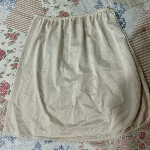 Vintage vanity fair half - vintage, slip