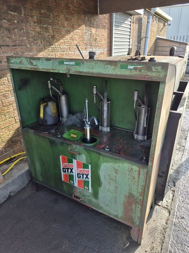Vintage castrol workshop - vintage,