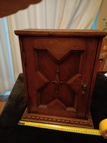Small decorative old oak - small,