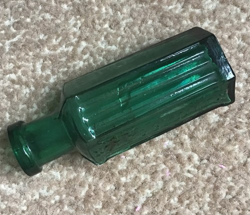 Green vintage glass not - green,