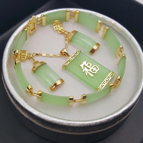 Vintage green jade pendant - green,