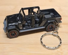 1/64 DIECAST MODEL CAR KEYRINGS  2020 JEEP GLADIATOR 