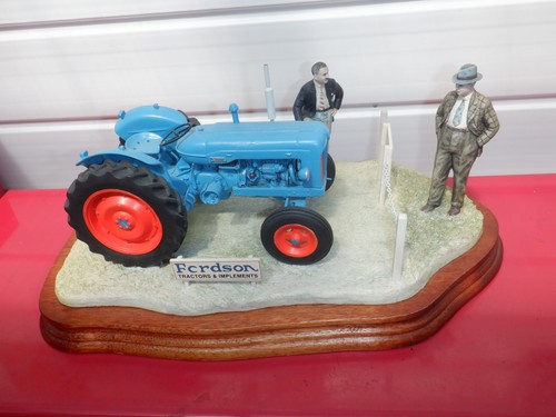 Border fine arts tractor - arts, tractor,a