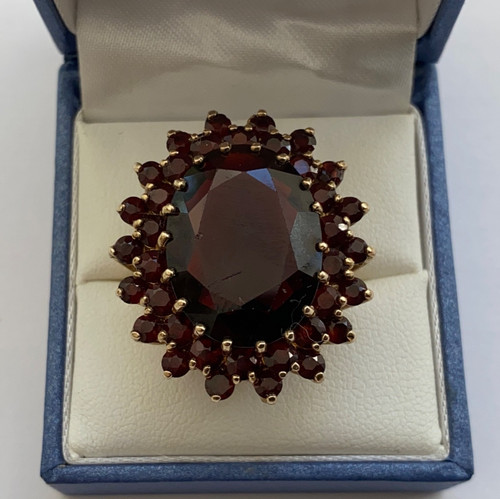 Huge very impressive 9ct gold - impressive,