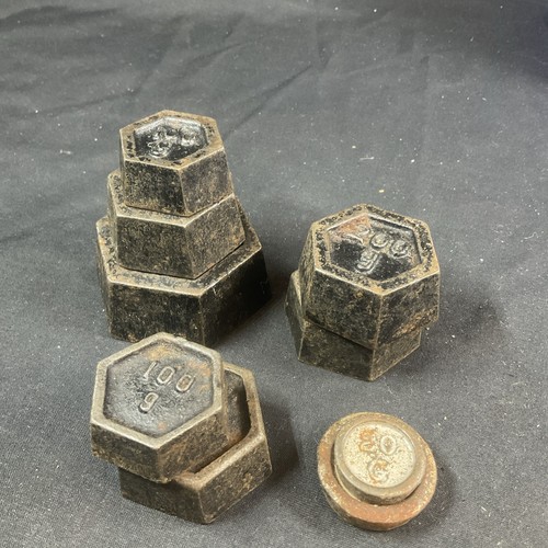 Vintage cast iron metric - 9,