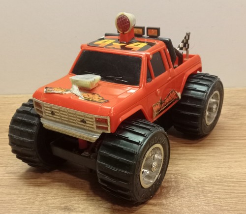 Retro road monster truck - monster, sk