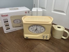Swan STM101CREN Retro Teasmade - Clock Alarm - Water Boiling - Ceramic Jug