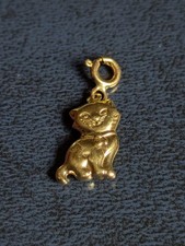 9ct Gold Vintage Cat Charm With Ring Clasp.